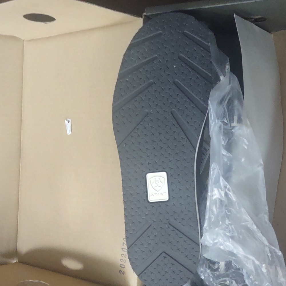 Ariat - Picture 3 of 4